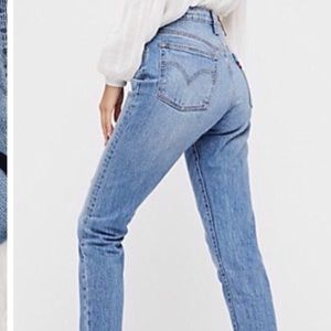 VINTAGE Levi’s 501 high waist mom jeans button fly